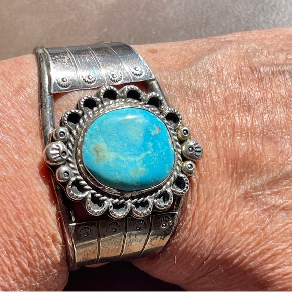 LARGE Navajo Signed Oval Turquoise Sterling Silver Vintage Cuff Bracelet - Picture 7 of 9